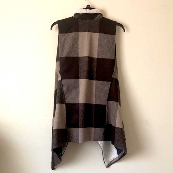Paper Crane Plaid Sherpa Vest - Picture 3 of 16